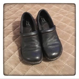 Nadiyya Leather Clog